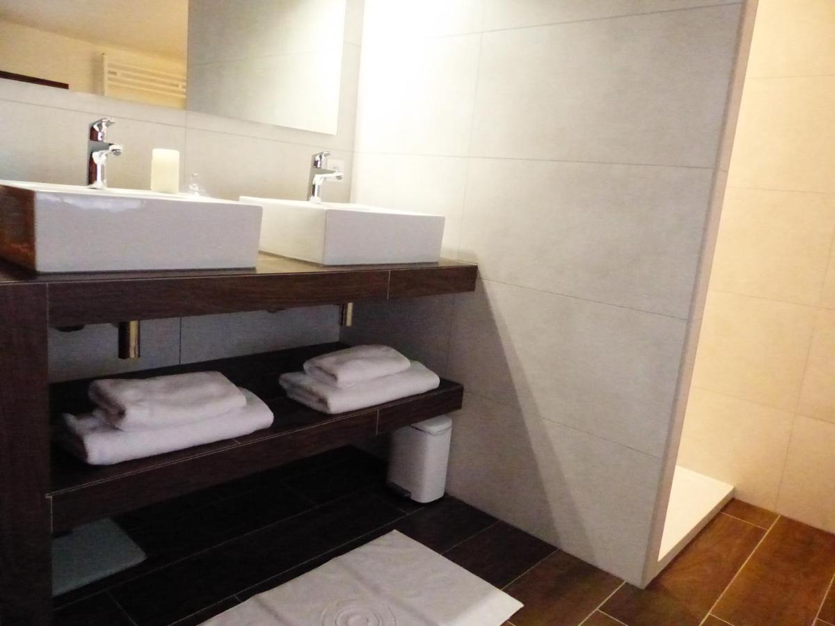 Le Cellier De Beaulieu, Au Pied De La Cite, Maison De Vacances Avec Climatisation Et Jacuzzi Carcassonne Ngoại thất bức ảnh